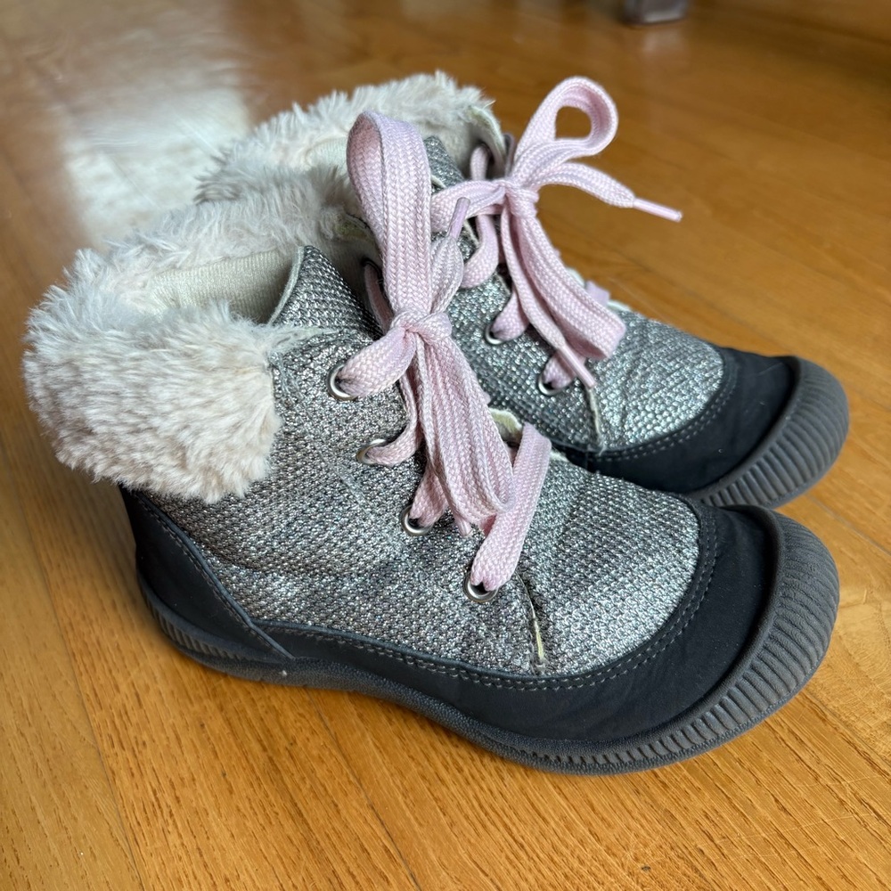 Oshkosh B’gosh winter boots Joyita2-G Grey Pink silver toddler girls size 12